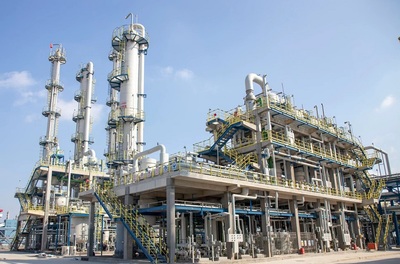 創(chuàng)新突破，自主自強(qiáng)——我國(guó)首個(gè)丁二烯法己二腈工業(yè)化項(xiàng)目投產(chǎn)引領(lǐng)產(chǎn)業(yè)升級(jí)